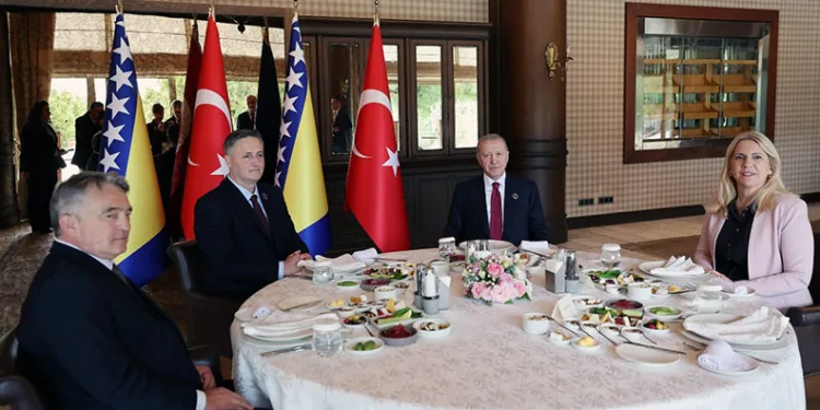 Cumhurbaşkanı Erdoğan Bosna Hersek Devlet Başkanlığı Konseyi üyeleriyle bir araya geldi