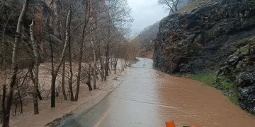 Munzur Nehri taştı, Tunceli-Ovacık yolunda ulaşım durduruldu