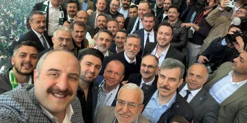 Mustafa Varank, Bursa protokolüyle şampiyonluğu kutladı