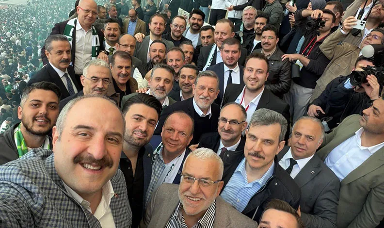 Mustafa Varank, Bursa protokolüyle şampiyonluğu kutladı