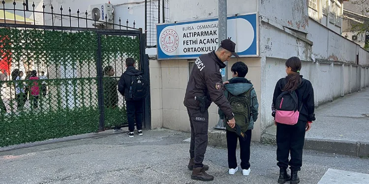 Bursa’da her okula bekçi ve polis görevlendirildi