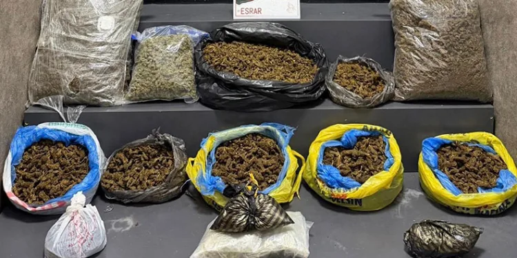 İzmir’de 16 kilo 550 gram esrar ele geçirildi