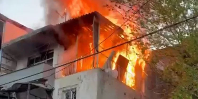 Suç delillerini gizlemek için evi yaktılar