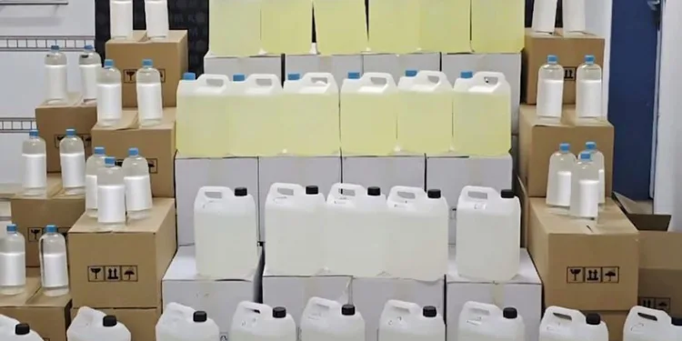 Burdur’da ruhsatsız silah ve kaçak alkol operasyonu