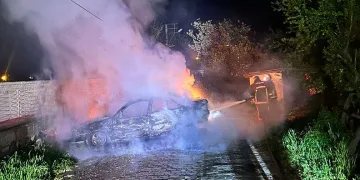 Keşan’da park halindeki otomobilde çıkan yangın söndürüldü