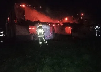 Bursa’da 2 katlı ev alevlere teslim oldu