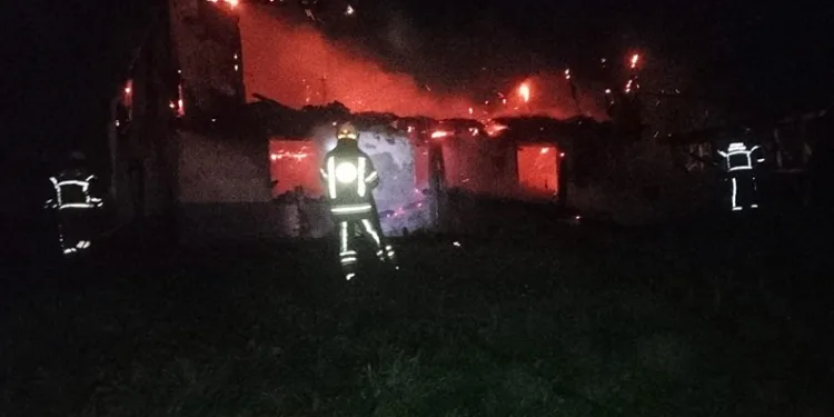 Bursa’da 2 katlı ev alevlere teslim oldu