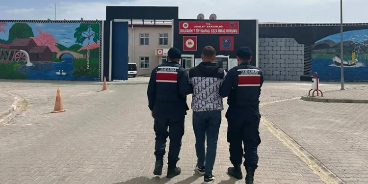 Jandarma çeşitli suçlardan aranan 45 kişiyi yakaladı