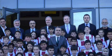 OSB Ortaokulunda bin 100 öğrenciye İnegölspor forması dağıtıldı
