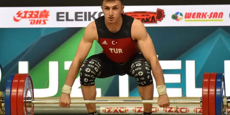 Milli halterci Yusuf Fehmi Genç, Avrupa şampiyonu oldu