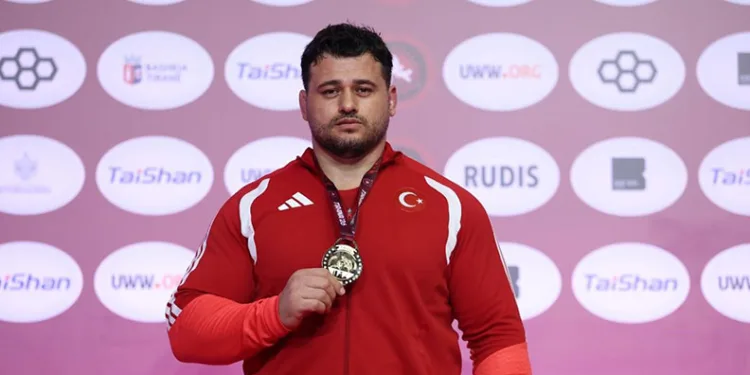 Rıza Kayaalp tarihe geçti: 13. Avrupa şampiyonluğuna ulaştı