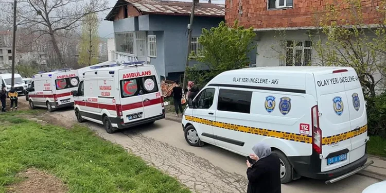 Önce tartıştığı annesini sonra kendini vurdu