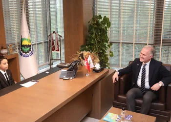İnegöl’de başkanlık koltuğuna Umut Alp Yiğit oturdu