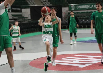Bursaspor Basketbol Takımı’nı 1.20’lik minikler terletti