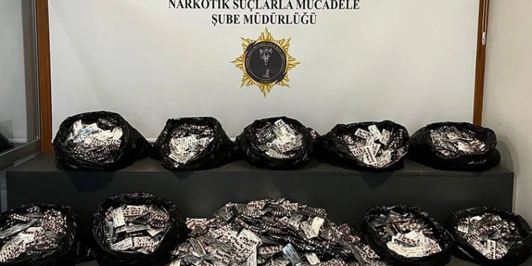 Depoya saklanmış 44 bin 800 adet uyuşturucu hap ele geçirildi