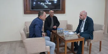 Başkan Aydın, vatandaşlarla her cuma randevusuz şekilde bir araya geliyor