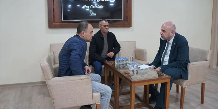 Başkan Aydın, vatandaşlarla her cuma randevusuz şekilde bir araya geliyor