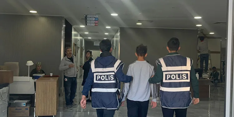 Katil zanlısı çocuk, yaşı kadar ceza aldı