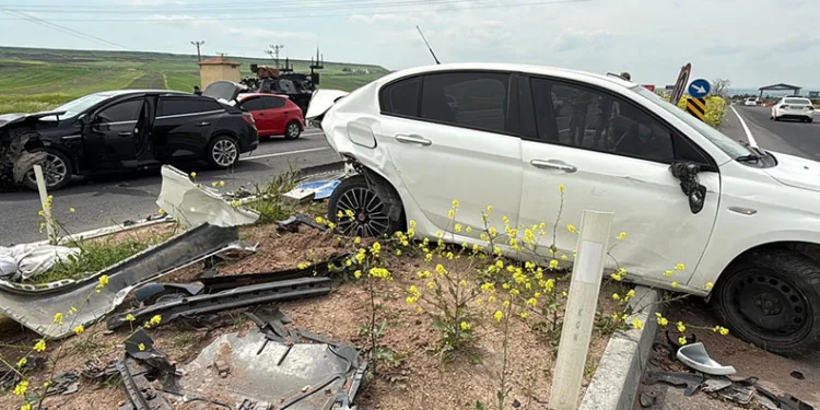 Diyarbakır’da trafik kazası: 3’ü çocuk 5 yaralı