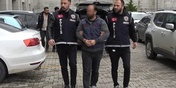Ablaları ve erkek arkadaşını hastanede bıçaklayan 3 kardeş adliyeye sevk edildi