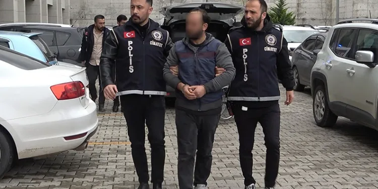 Ablaları ve erkek arkadaşını hastanede bıçaklayan 3 kardeş adliyeye sevk edildi