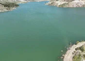Tarihi Altınlı Köprü baraj sularında kayboldu