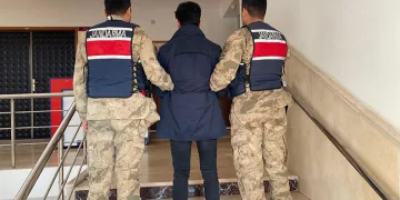 Hırsızlık suçundan aranan şahıs yakalandı