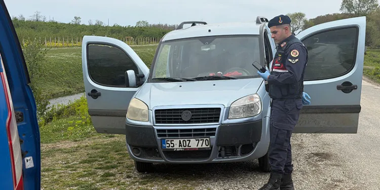 Aracında silahla vurulmuş halde bulundu