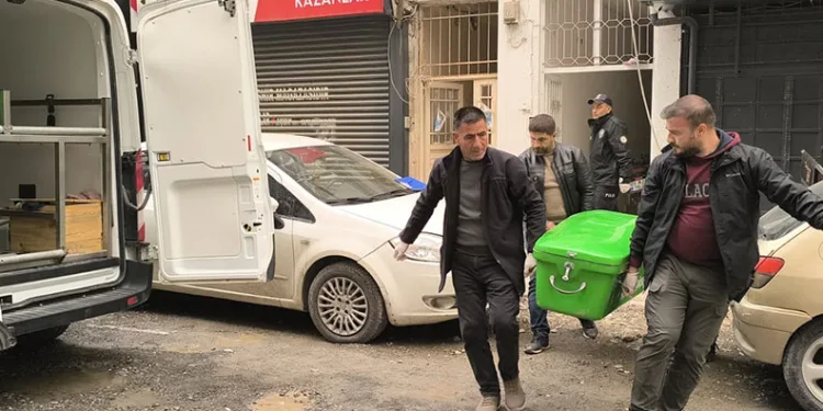 Yaşlı adam yalnız yaşadığı evde bıçaklanarak öldürüldü