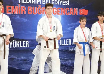 Yıldırımlı karatecilerden madalya yağmuru