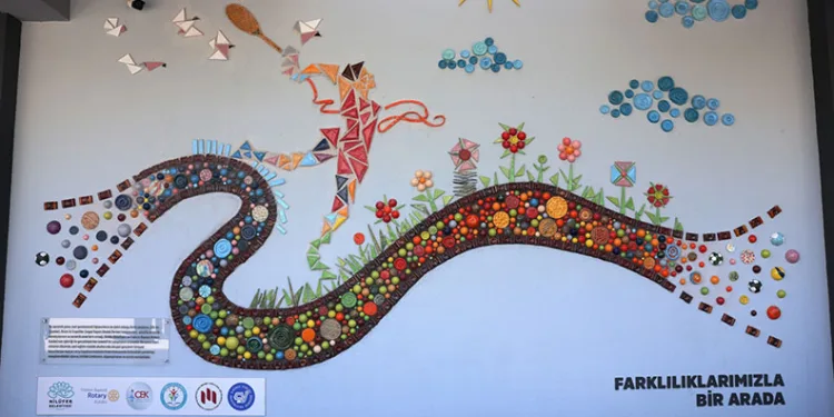 Nilüfer’de renkli dayanışma: Sanat ve sevgi panosu