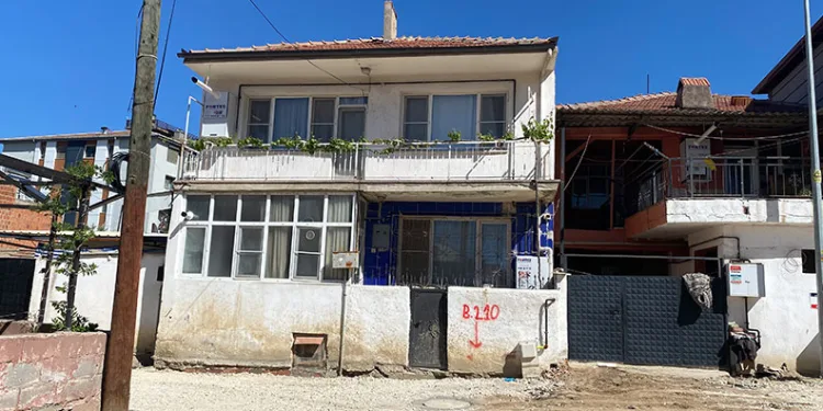 Namaz için uyandı, oğlunu banyoda ölü buldu
