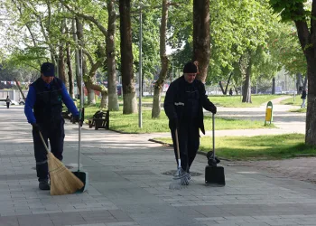 Osmangazi’de Yeşil Alanlarda Titiz Temizlik Çalışması
