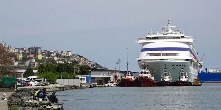 Rus turistler aylar sonra kruvaziyer ile Samsun’da