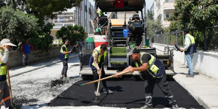 Tarsus’ta yol yenileme çalışmaları hız kesmiyor
