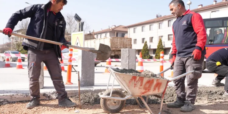 Emniyet kavşağı yenileniyor