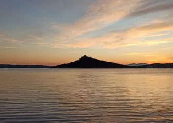 Ayvalık sahilinde gün batımı böyle görüntülendi