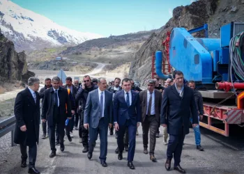 Vali Taşyapan heyelan bölgesinde