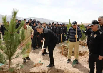 Polis Okulu Yerleşkesinde fidanlar toprakla buluşturuldu