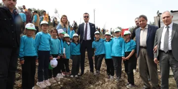 Akdam’da 1000 fidan toprakla buluştu