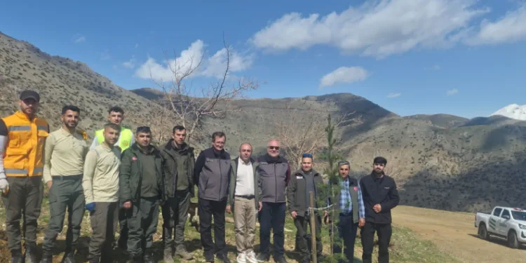 Sason’da şehitler anısına fidanlar toprakla buluşturuldu