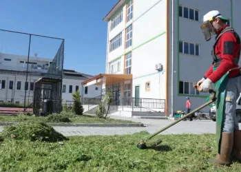 İncirliova’da okul bahçeleri temizlendi