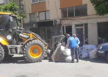 Akdeniz’de moloz ve atık seferberliği sürüyor