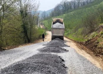 Gümüşova’da köy yolları yenileniyor