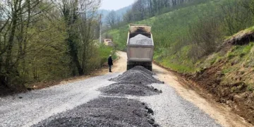 Gümüşova’da köy yolları yenileniyor