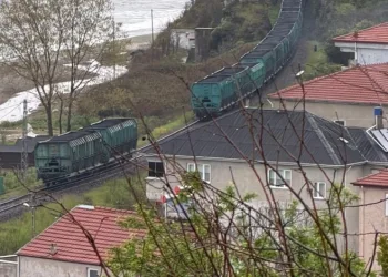 Zonguldak’ta yük treninin vagonları ayrıldı, seferler aksadı