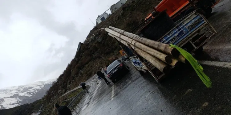 Hakkari’de heyelan sonrası iletişim alarmı