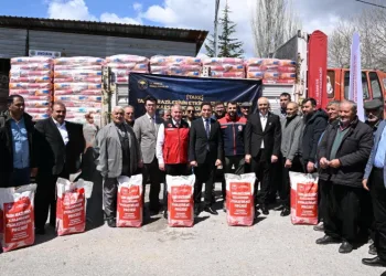 Kahramanmaraş’ta 320 üreticiye 6 bin kilogram ayçiçeği tohumu dağıtıldı