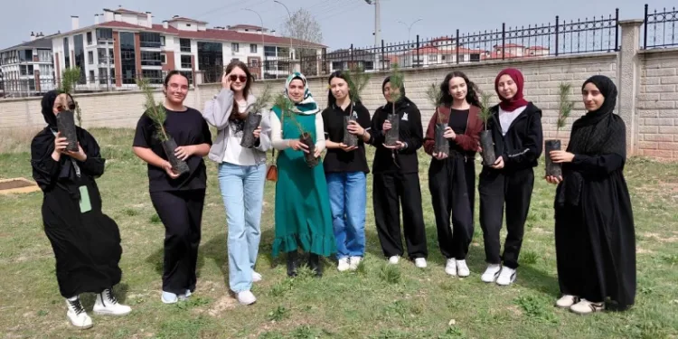 Kütahya’da öğrencilerden doğaya anlamlı katkı