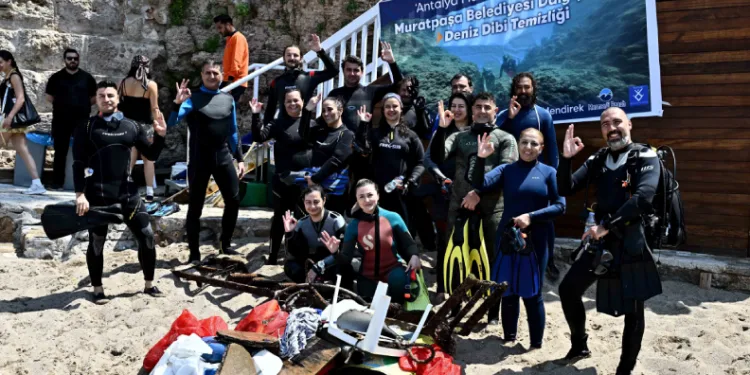 Mermerli Plajı’nda deniz dibi temizliği